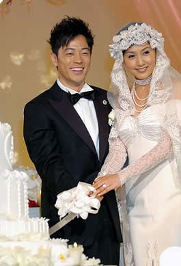 藤原纪香去除婚戒返回日本