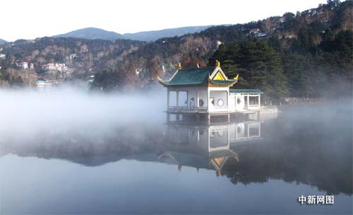江西庐山现平流云佛光奇观