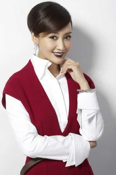 赵子琪演绎三种不同OL装扮