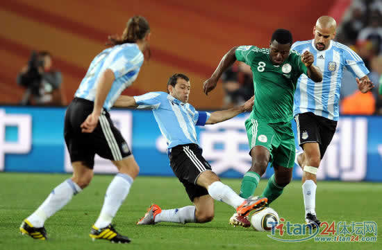 海因策建功梅西显灵性 阿根廷1-0尼日利亚开门红