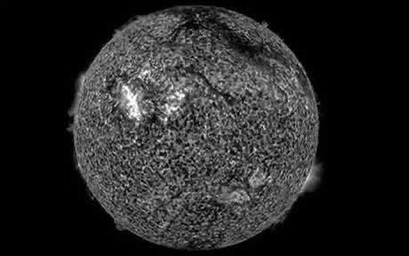 太阳表面发生剧烈太阳风暴 今日将抵达地球