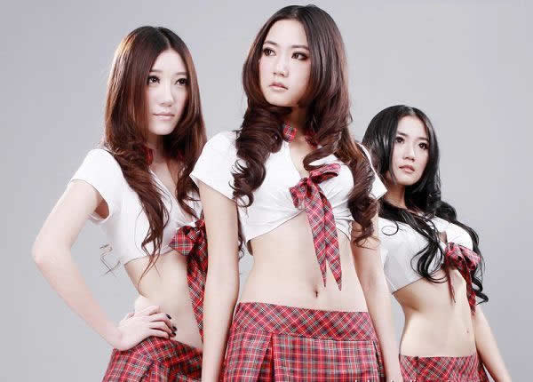 网络红人长腿美女成为高球宝贝