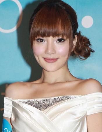 甜美可人 李小璐装嫩发型最在行