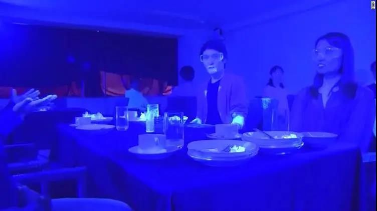 日本实验模拟新冠病毒传播过程：一人携带病毒，半小时遍布餐