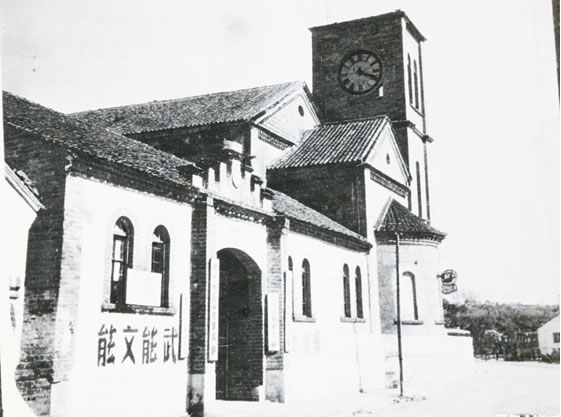 西由天主教堂轶事